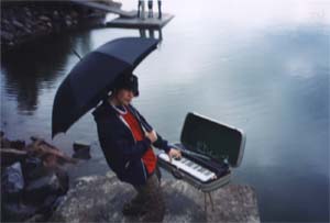 Erittäin tyylikkään näköinen ja kamalan kuuloinen länsisaksalainen soitinkuriositeetti 1950-luvulta.